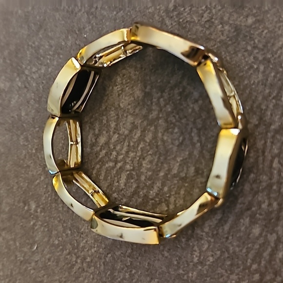 3/$20 Black and Gold Link Stretch Bracelet - Picture 3 of 3